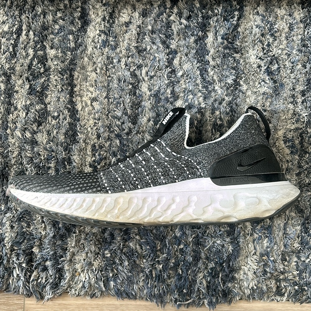 Men’s Nike React Phantom Run Flyknit 2 “Black White Bend”